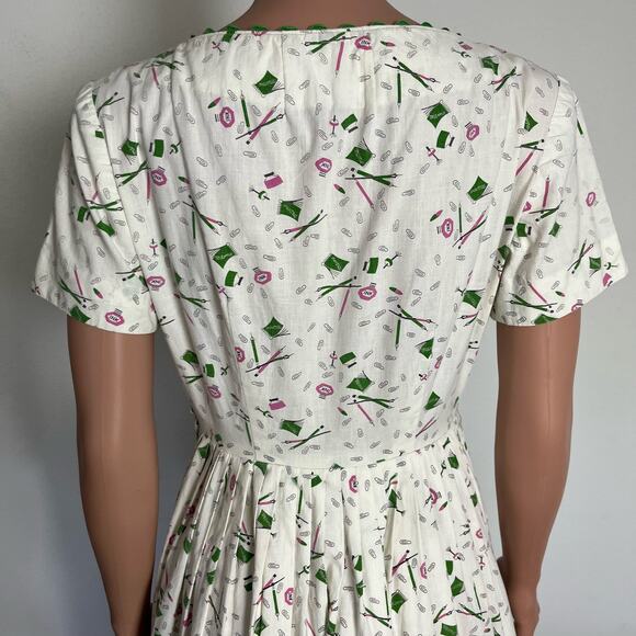 Vintage 1950s‎ Novelty Print Ric Rac Teacher Secretary Dress // Size Small - Picture 2 of 9